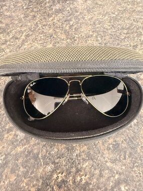 Ray-Ban Men's Aviator Sunglasses - Black Lenses, Gold Frame